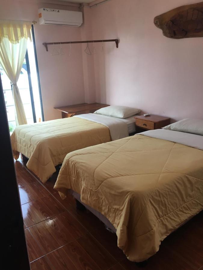 Hostal Nathaly Puerto Baquerizo Moreno Bagian luar foto