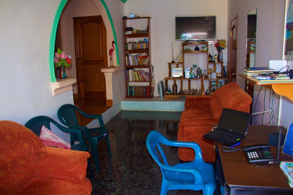 Hostal Nathaly Puerto Baquerizo Moreno Bagian luar foto