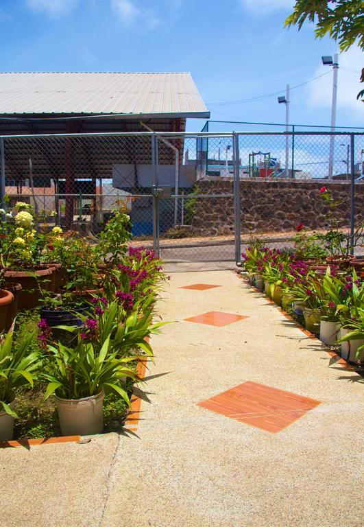 Hostal Nathaly Puerto Baquerizo Moreno Bagian luar foto