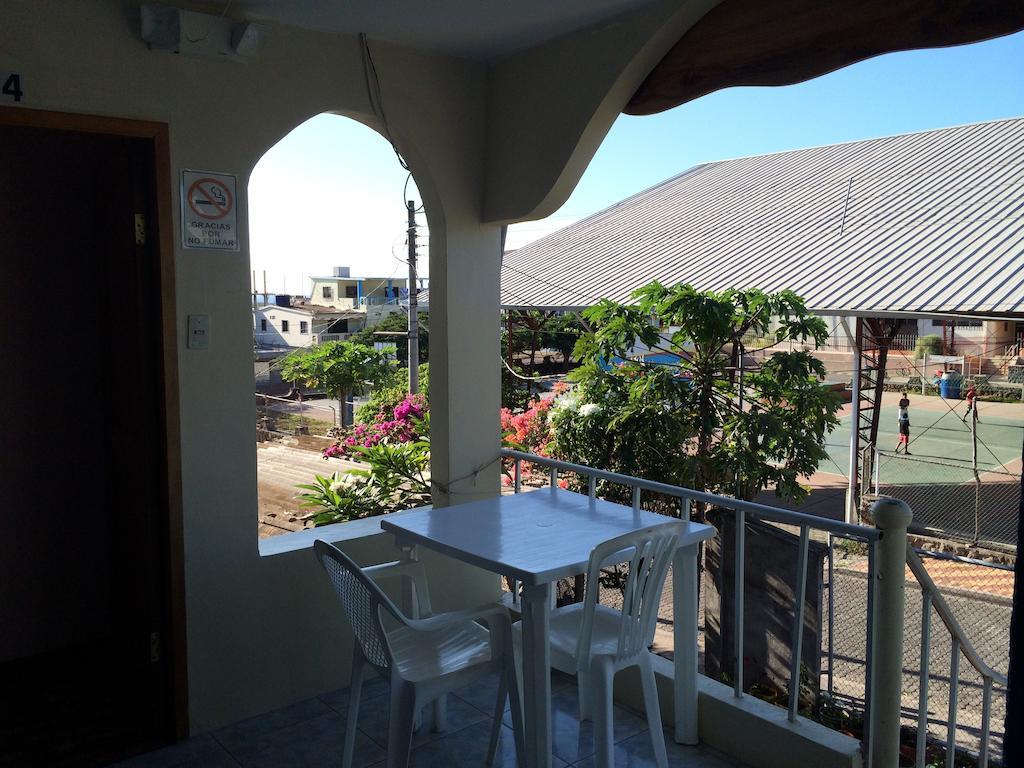 Hostal Nathaly Puerto Baquerizo Moreno Bagian luar foto