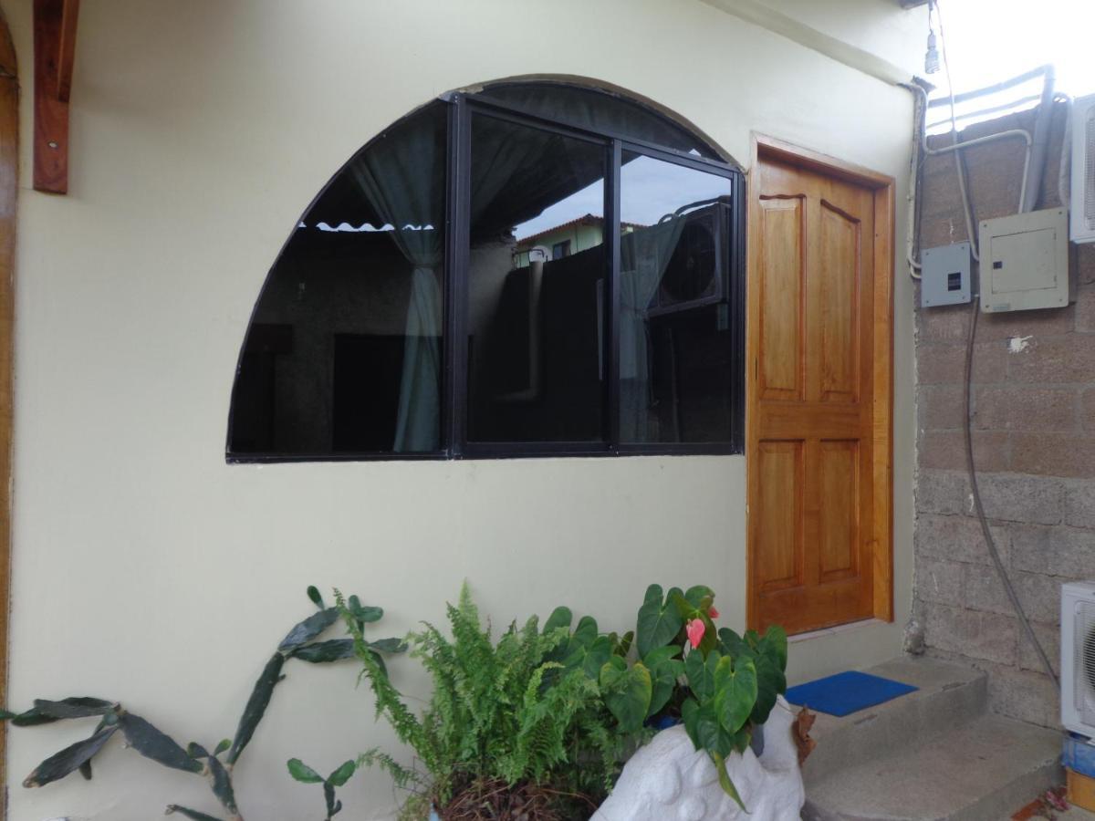 Hostal Nathaly Puerto Baquerizo Moreno Bagian luar foto